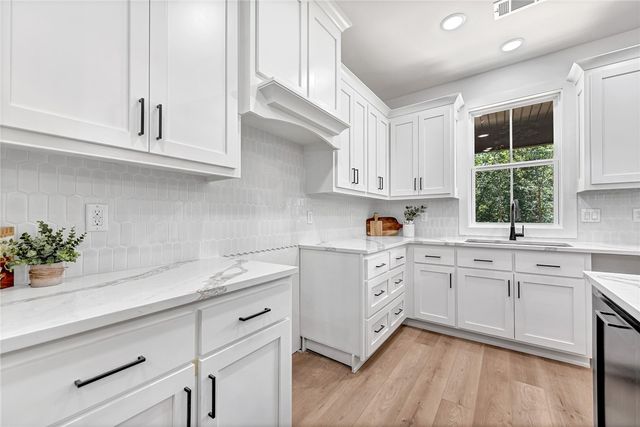 28 Sandridge Drive, Bella Vista, AR 72715
