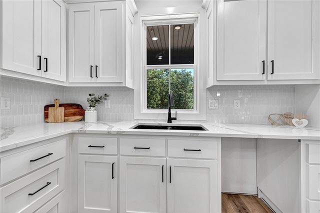 28 Sandridge Drive, Bella Vista, AR 72715