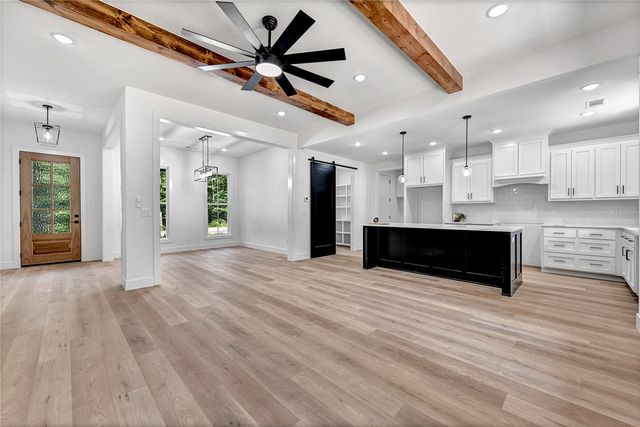 28 Sandridge Drive, Bella Vista, AR 72715