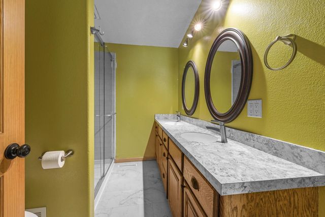 15 Fairway, Minot, ND 58701