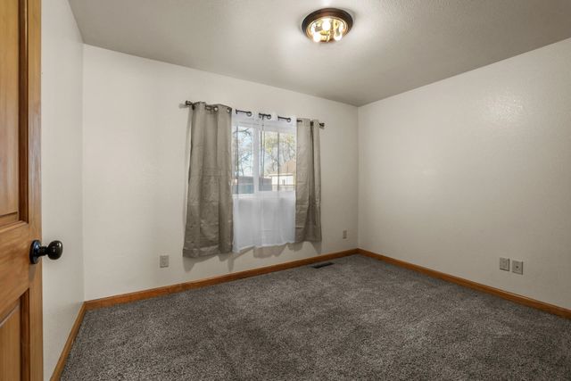 15 Fairway, Minot, ND 58701