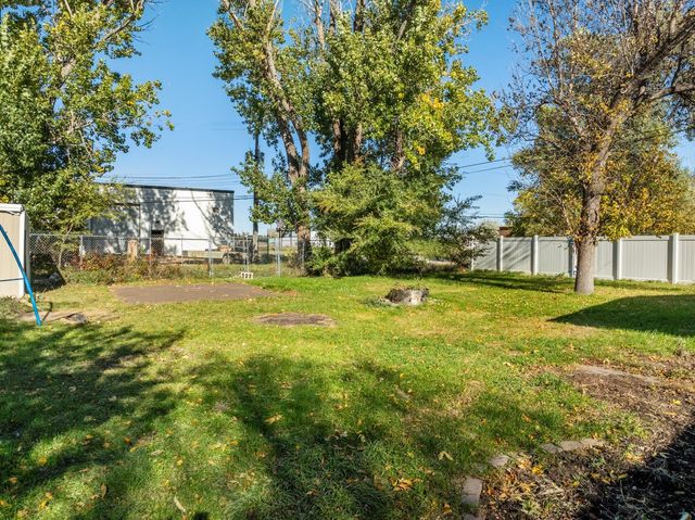 15 Fairway, Minot, ND 58701