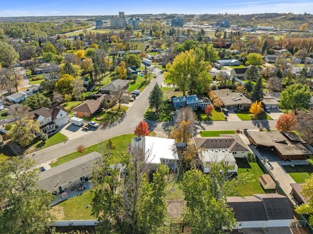 15 Fairway, Minot, ND 58701