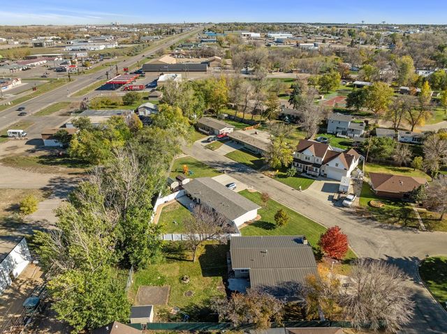 15 Fairway, Minot, ND 58701
