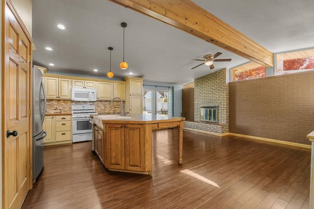 15 Fairway, Minot, ND 58701