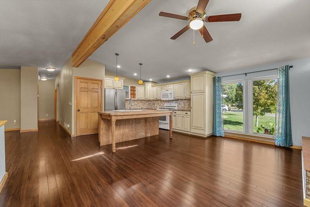 15 Fairway, Minot, ND 58701