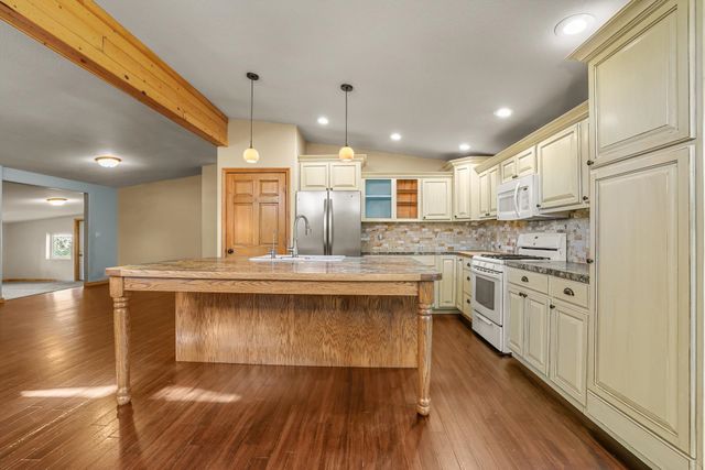 15 Fairway, Minot, ND 58701