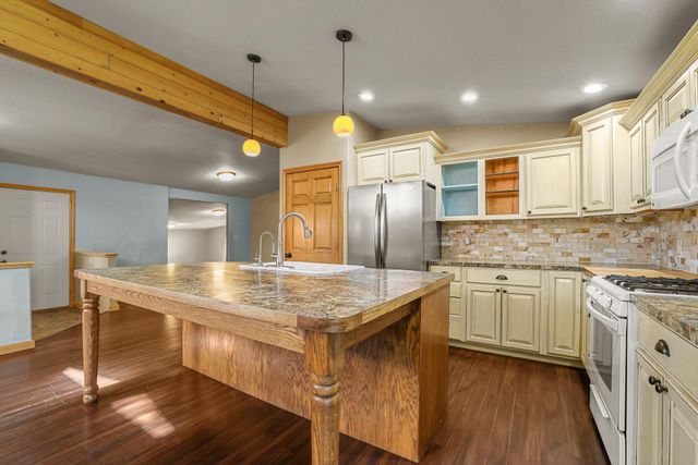 15 Fairway, Minot, ND 58701