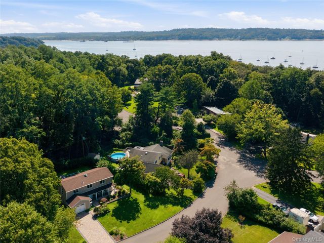 6 Daniel Drive, Glen Cove, NY 11542