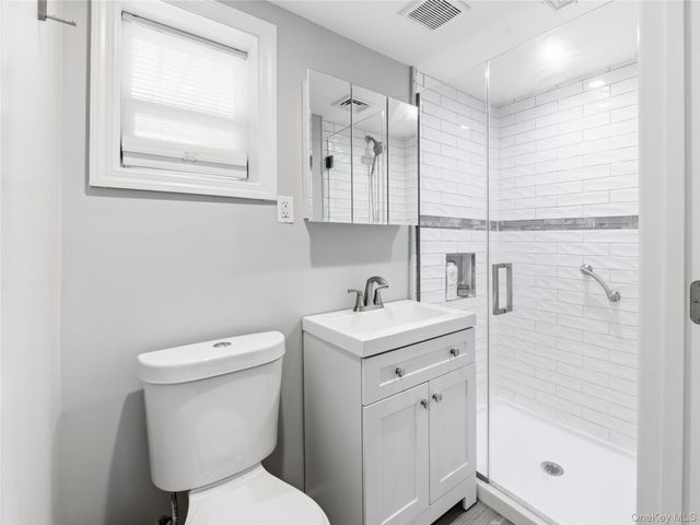 6 Daniel Drive, Glen Cove, NY 11542