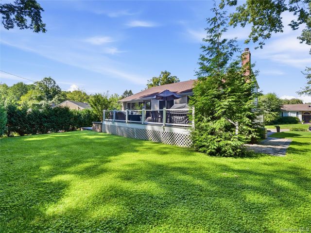 6 Daniel Drive, Glen Cove, NY 11542