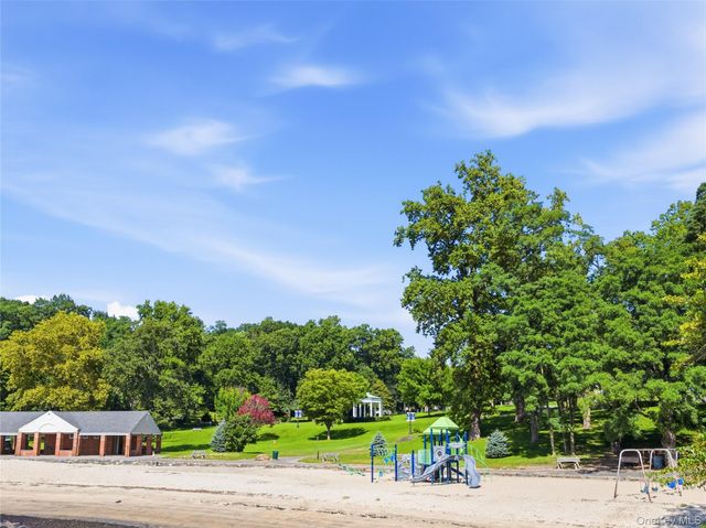 6 Daniel Drive, Glen Cove, NY 11542
