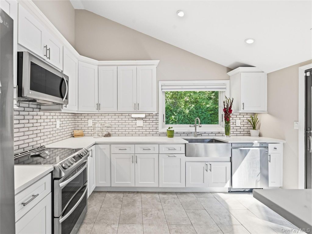 6 Daniel Drive, Glen Cove, NY 11542 — photo 5
