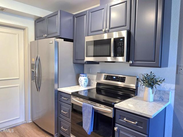 1306 Village 1, Camarillo, CA 93012