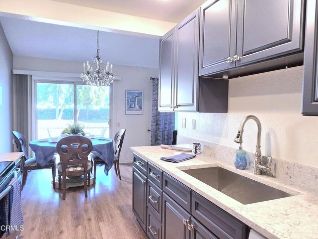 1306 Village 1, Camarillo, CA 93012