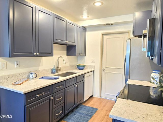 1306 Village 1, Camarillo, CA 93012