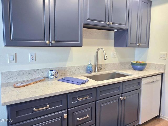 1306 Village 1, Camarillo, CA 93012