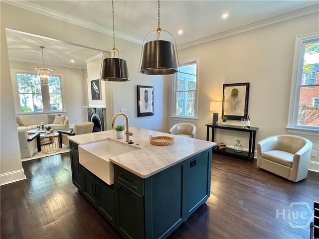 111 E 49th Street, Savannah, GA 31405