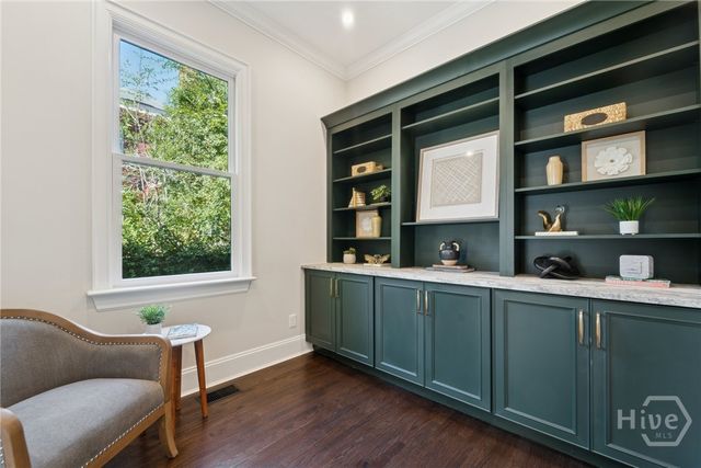 111 E 49th Street, Savannah, GA 31405