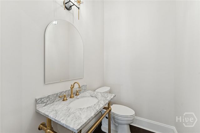 111 E 49th Street, Savannah, GA 31405