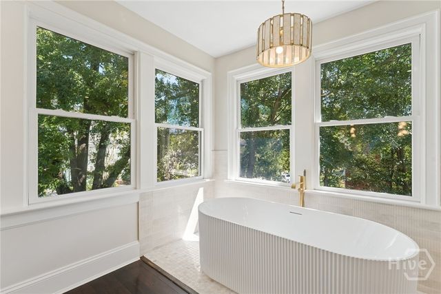 111 E 49th Street, Savannah, GA 31405