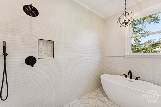 111 E 49th Street, Savannah, GA 31405