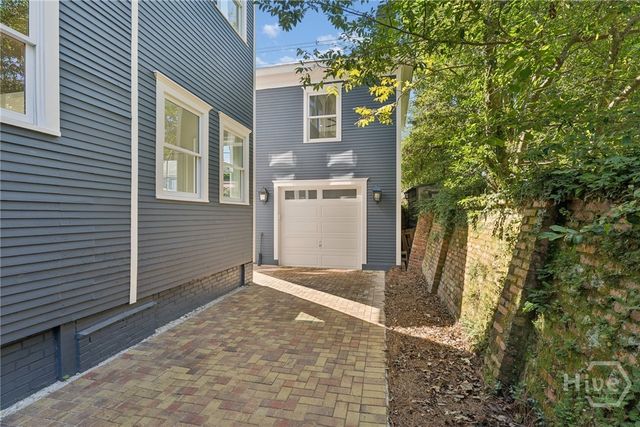 111 E 49th Street, Savannah, GA 31405