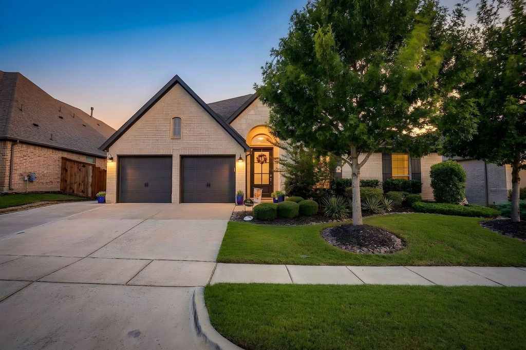 3917 Redbud Drive, Aubrey, TX 76227