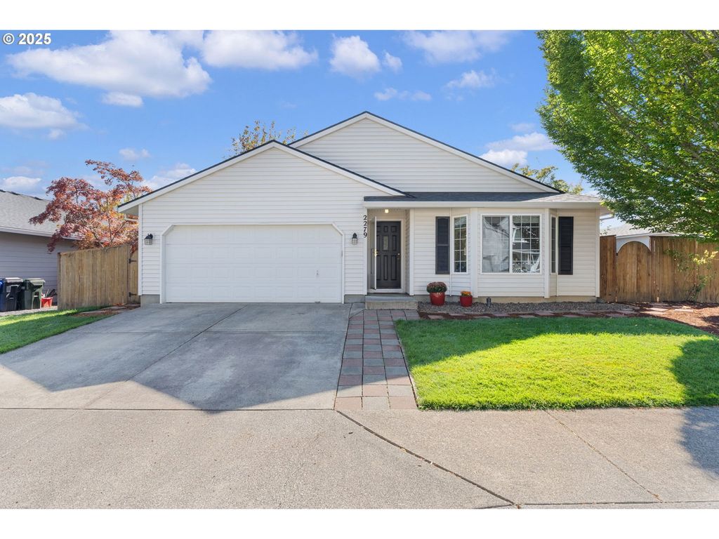 2279 N KAMIAKAN Dr, Cornelius, OR 97113