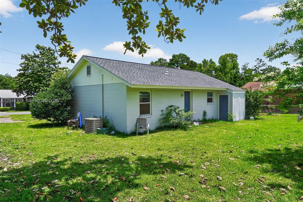 Image 10 of property listing at 912 SW 3rd St, Other City - In The State Of Florida, FL 32333
