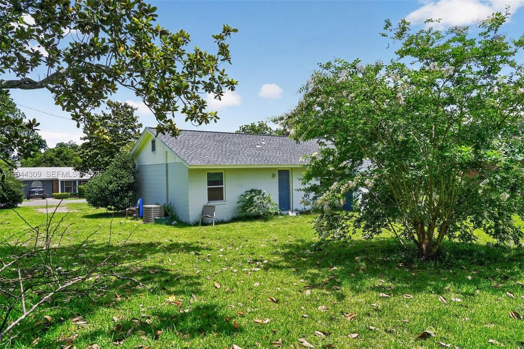 Image 11 of property listing at 912 SW 3rd St, Other City - In The State Of Florida, FL 32333