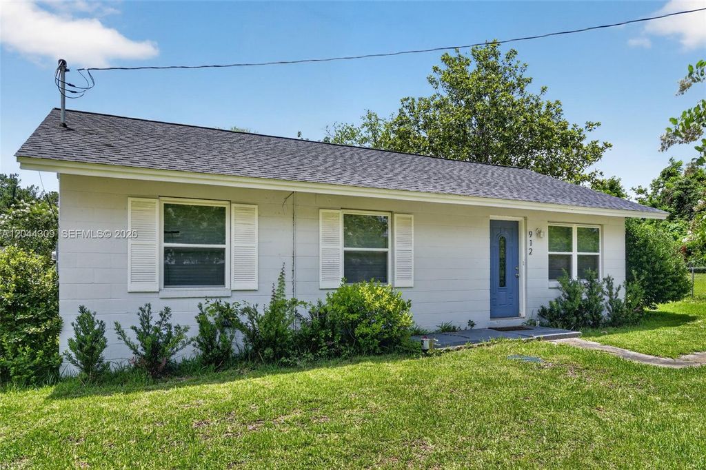 Image 15 of property listing at 912 SW 3rd St, Other City - In The State Of Florida, FL 32333