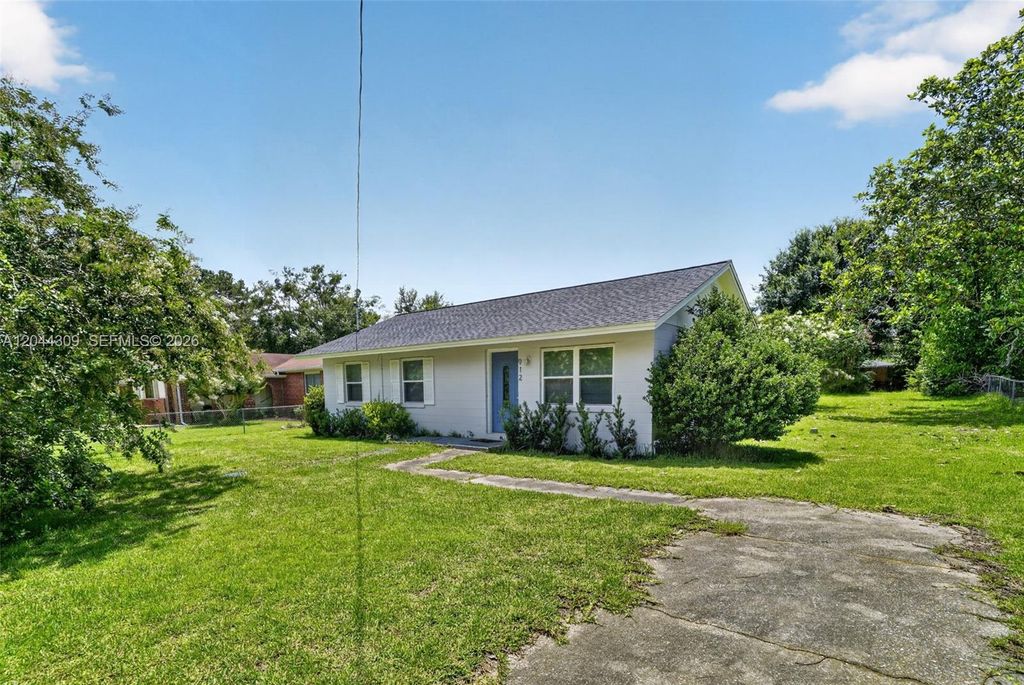 Image 16 of property listing at 912 SW 3rd St, Other City - In The State Of Florida, FL 32333