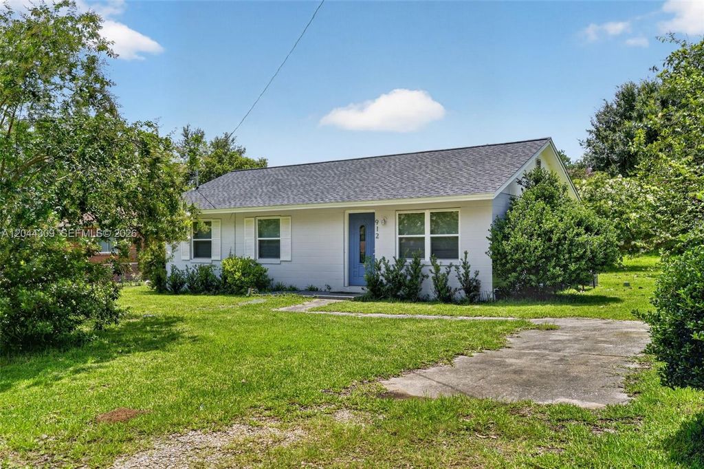 Image 17 of property listing at 912 SW 3rd St, Other City - In The State Of Florida, FL 32333