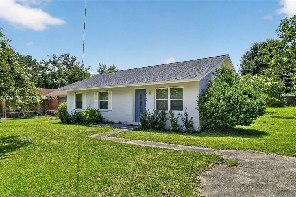 Image 18 of property listing at 912 SW 3rd St, Other City - In The State Of Florida, FL 32333
