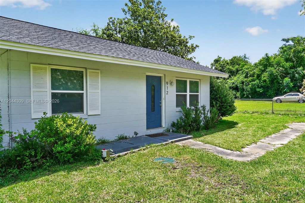 Image 3 of property listing at 912 SW 3rd St, Other City - In The State Of Florida, FL 32333