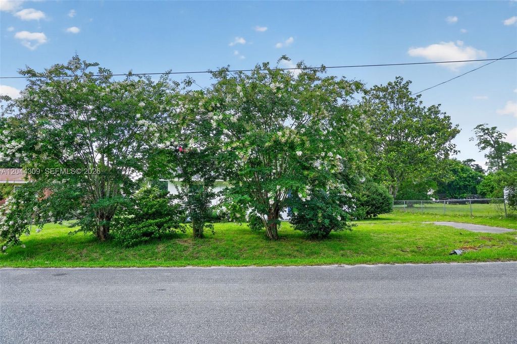 Image 7 of property listing at 912 SW 3rd St, Other City - In The State Of Florida, FL 32333