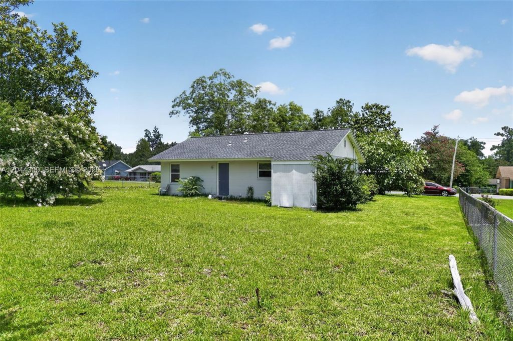 Image 8 of property listing at 912 SW 3rd St, Other City - In The State Of Florida, FL 32333