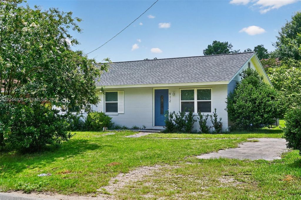 Image 9 of property listing at 912 SW 3rd St, Other City - In The State Of Florida, FL 32333