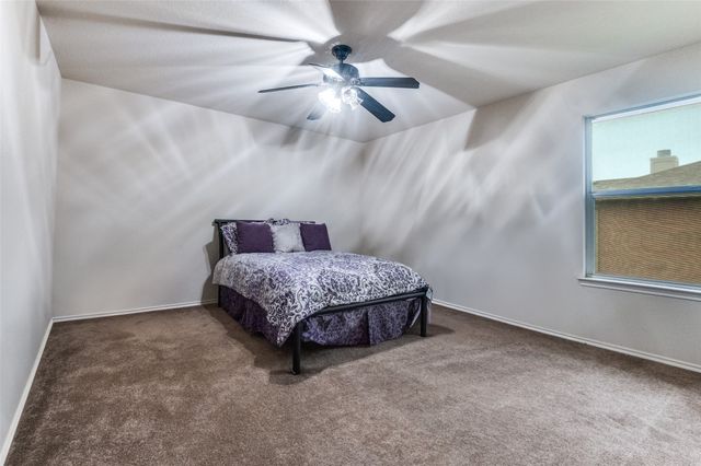 838 Smokey Oak Street, Lancaster, TX 75146