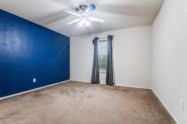 838 Smokey Oak Street, Lancaster, TX 75146