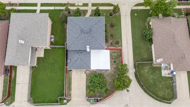 838 Smokey Oak Street, Lancaster, TX 75146