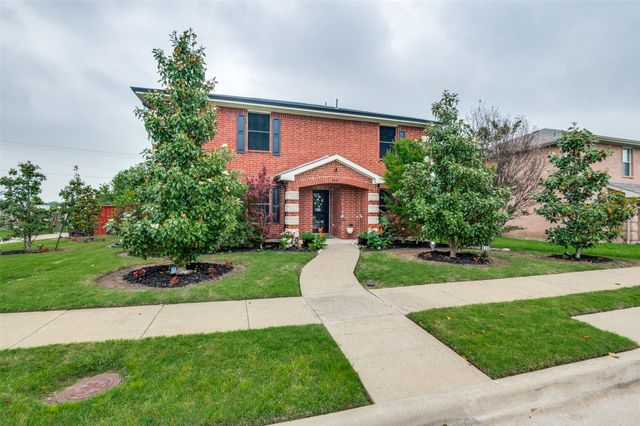 838 Smokey Oak Street, Lancaster, TX 75146