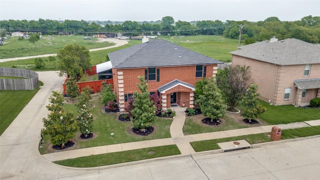 838 Smokey Oak Street, Lancaster, TX 75146