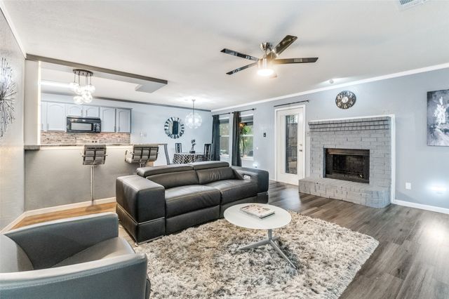 838 Smokey Oak Street, Lancaster, TX 75146