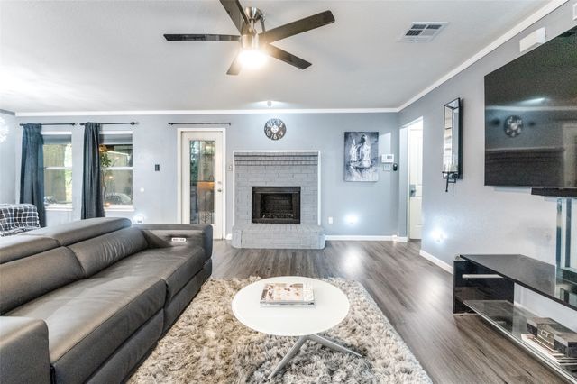 838 Smokey Oak Street, Lancaster, TX 75146
