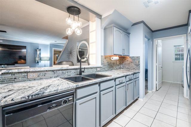 838 Smokey Oak Street, Lancaster, TX 75146
