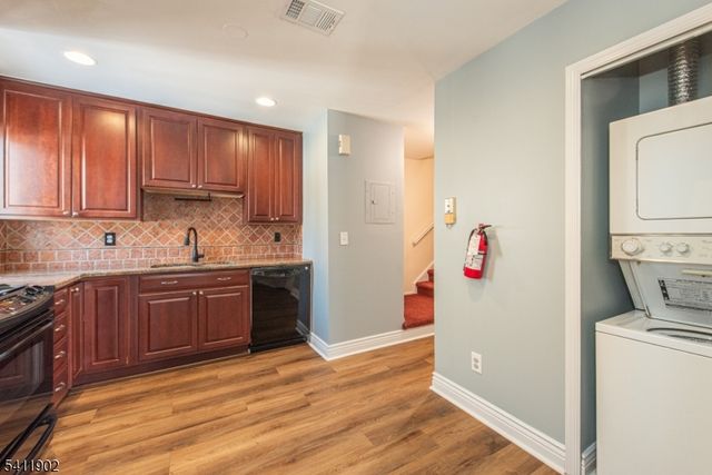 56 Woods Edge Dr, Roxbury Twp., NJ 07876