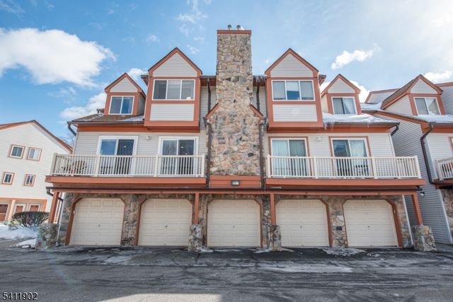 56 Woods Edge Dr, Roxbury Twp., NJ 07876