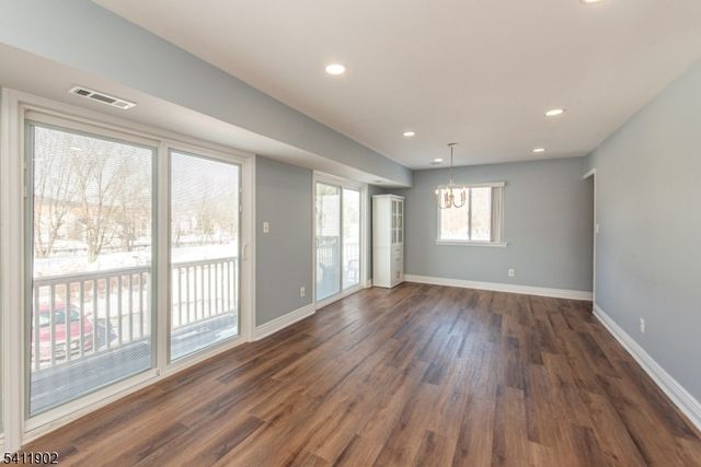 56 Woods Edge Dr, Roxbury Twp., NJ 07876